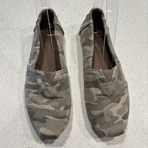 Toms | Camouflage Canvas Loafers